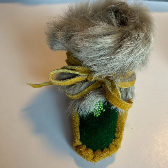 Baby/Infant Handmade Moccasins Suede/Wool/Fur/Beaded - Picture 2 of 6